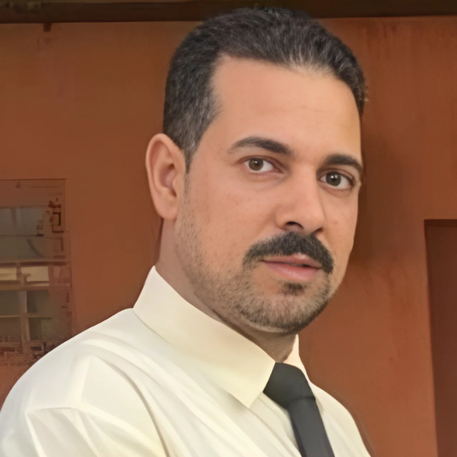استاذ عمرو اقوي مدرس قدرات بالرياض